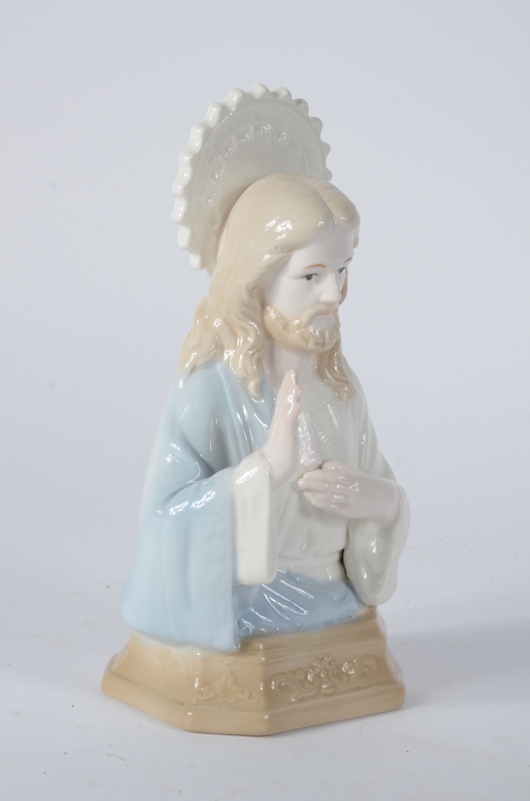Escultura de porcelana policromada representando Sagrado coração de... - foto 2 de 6