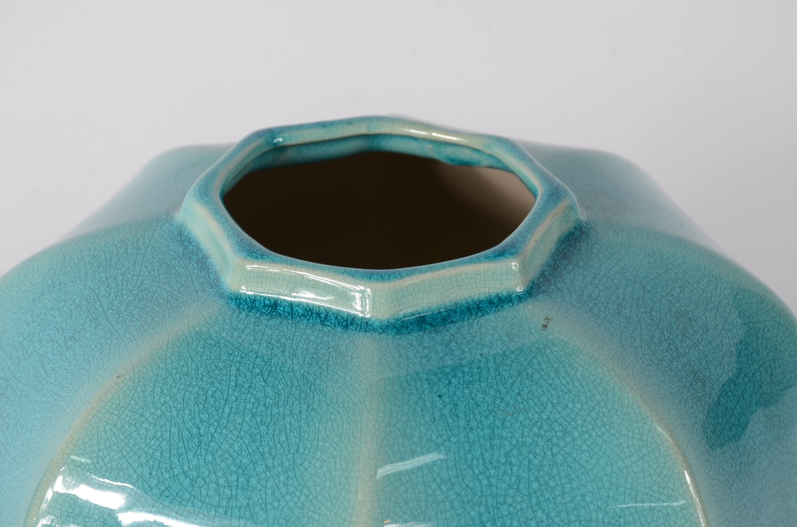 Dois potiches decorativos de cerâmica azul turquesa facetados. - foto 4 de 6