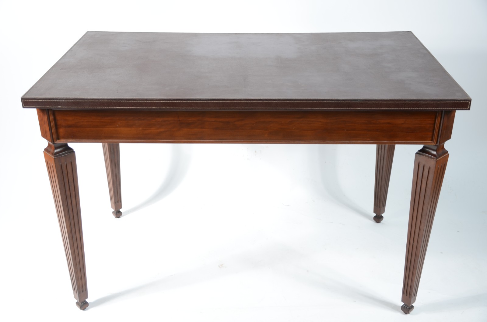 Mesa escrivaninha de madeira nobre, tampo retangular coberto por... - foto 5 de 7