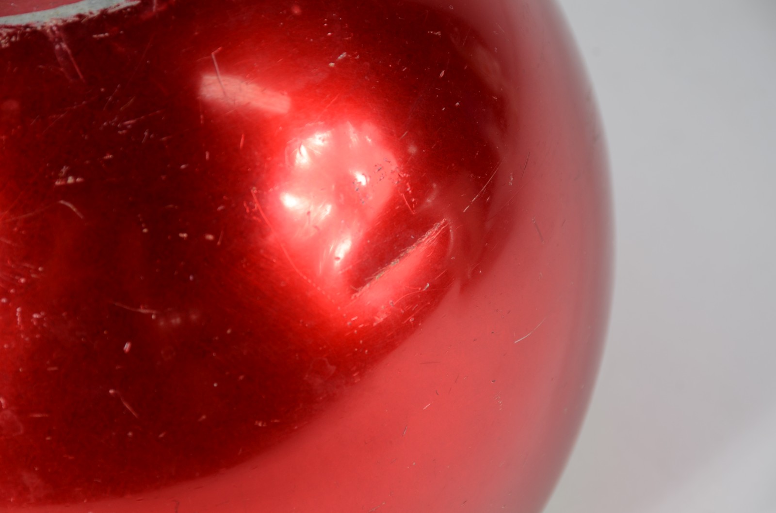 Balde para gelo de metal vermelho na forma de maçã, anos 60... - foto 4 de 6