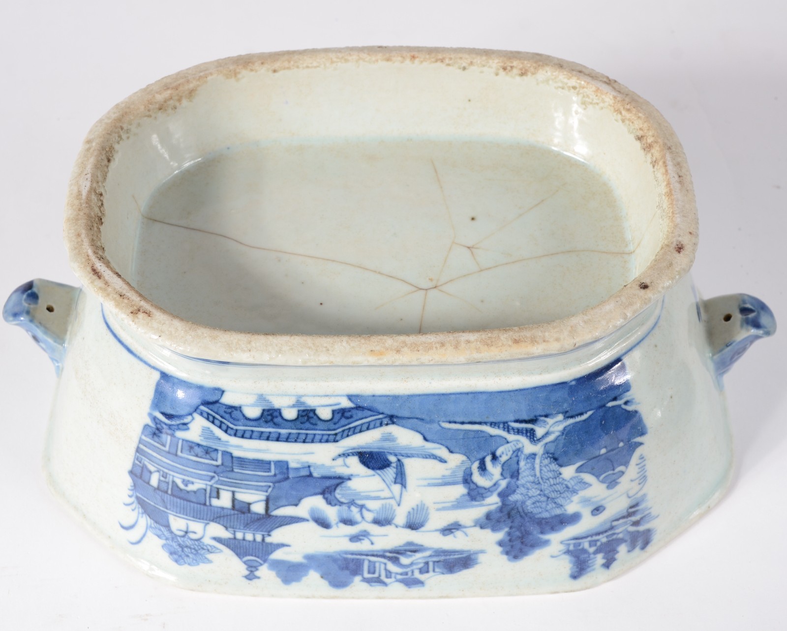 Sopeira de porcelana "Macau" azul e branca, fundo com fios de cabelo... - foto 3 de 8