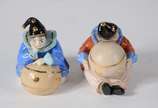Conjunto com 4 esculturas de porcelana policrom... - Conjunto com 4 esculturas de porcelana policromada representando palhaços