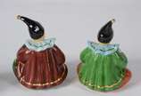 Conjunto com 4 esculturas de porcelana policrom... - Conjunto com 4 esculturas de porcelana policromada representando palhaços