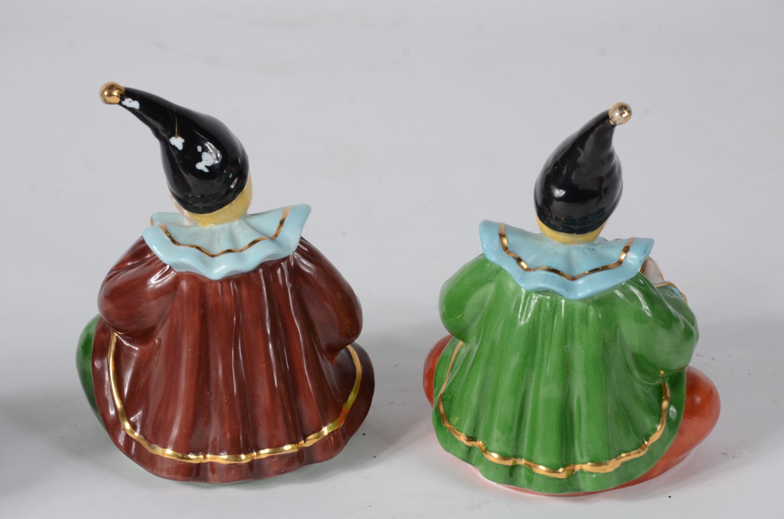 Conjunto com 4 esculturas de porcelana policromada representando... - foto 8 de 8