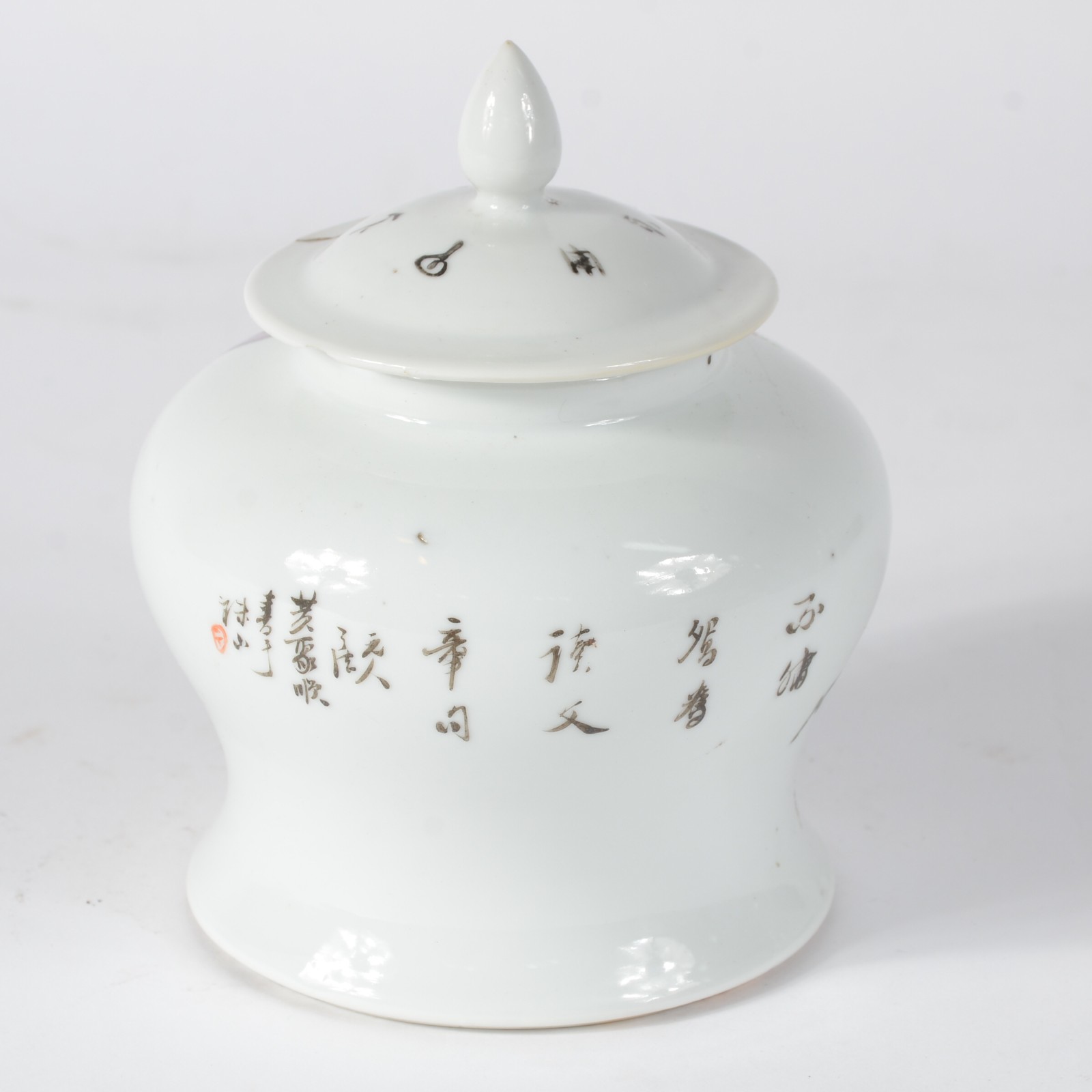 Pequeno potiche de porcelana oriental decorado com gueixas em... - foto 3 de 5