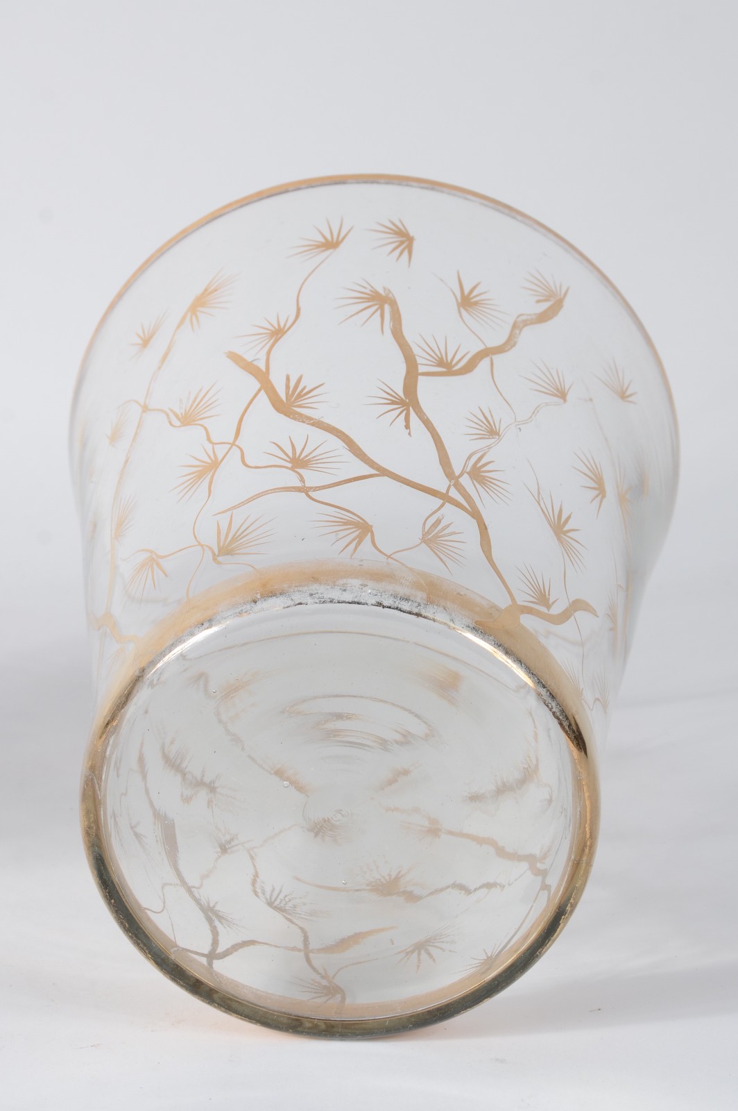 Duas peças diversas de cristal, sendo vaso com detalhes dourados e... - foto 3 de 6