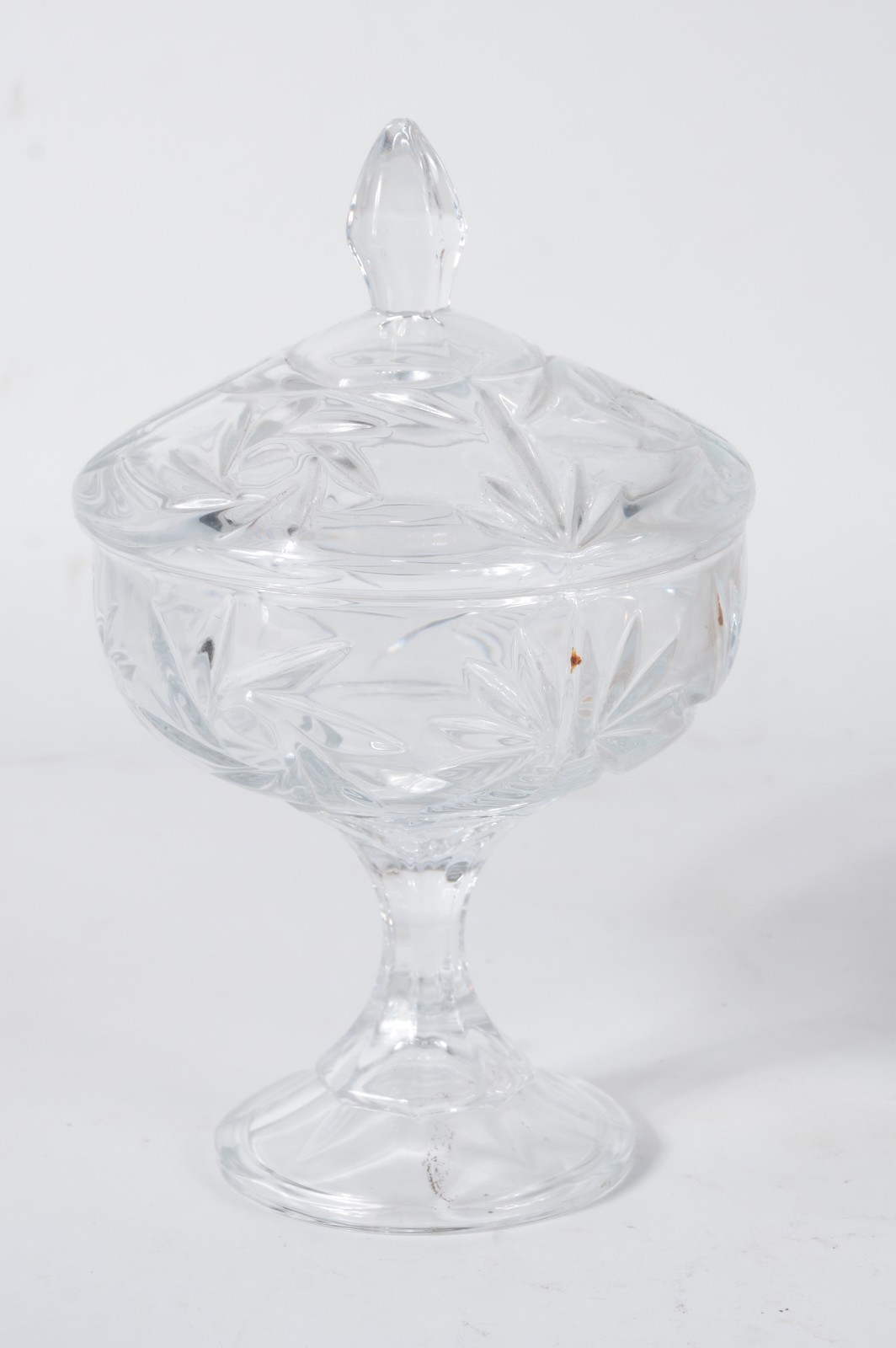 Duas peças diversas de cristal, sendo vaso com detalhes dourados e... - foto 5 de 6