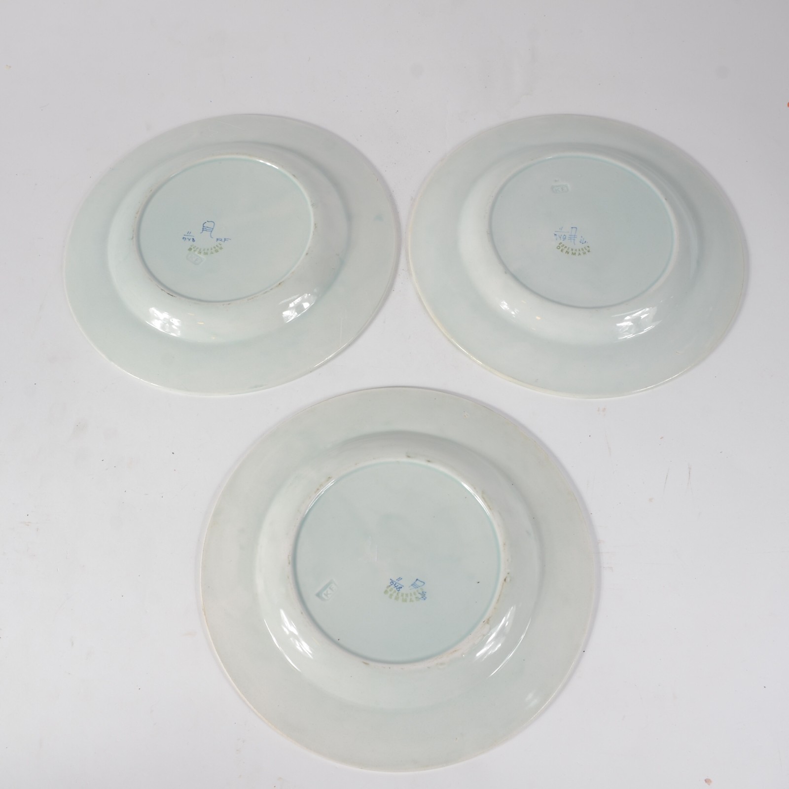 Tres pratos de porcelana Kopenhagen decoradas em azul e branco com... - foto 2 de 5