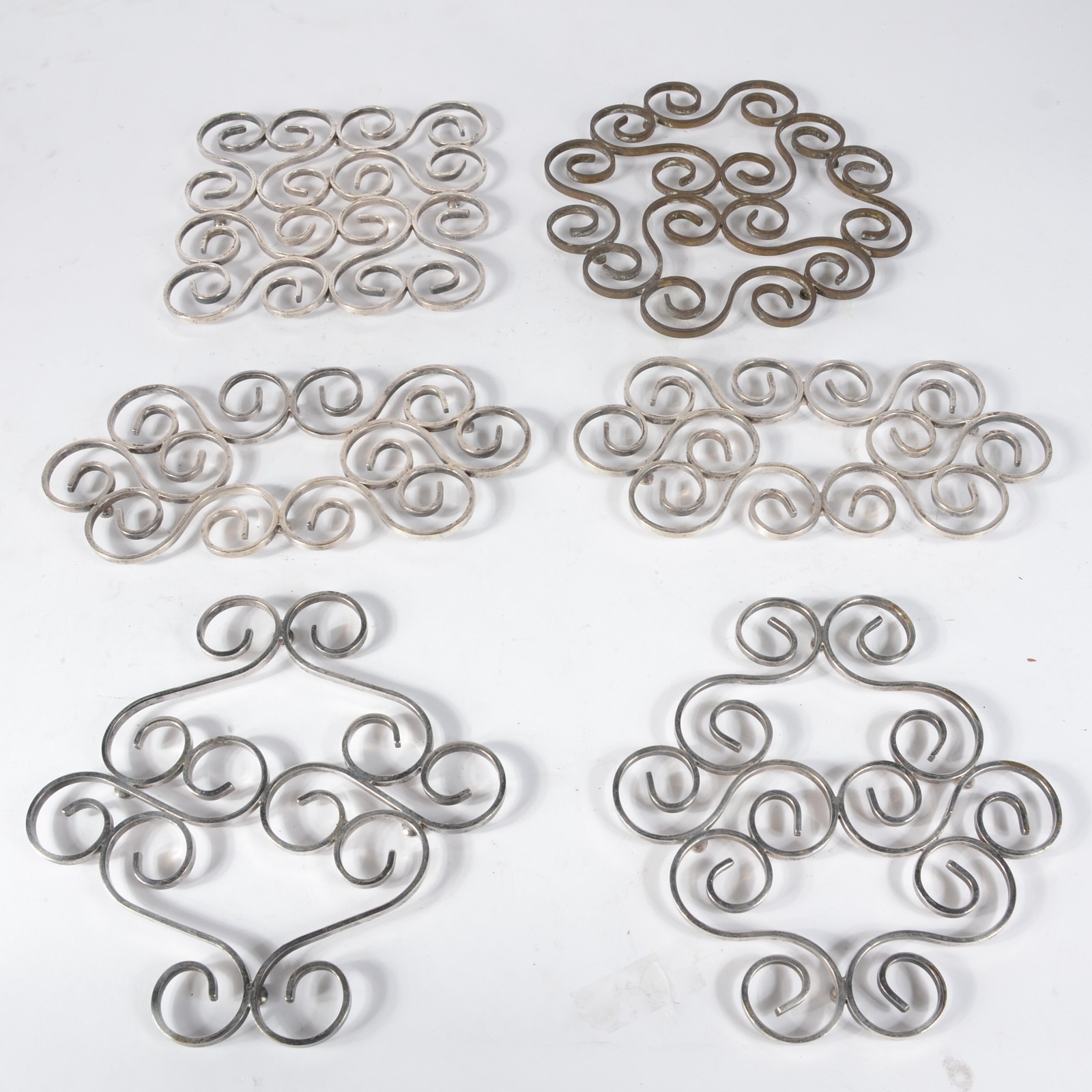 Diversas peças de metal prateado, sendo: 12 taças para sorvete, 6... - foto 4 de 5