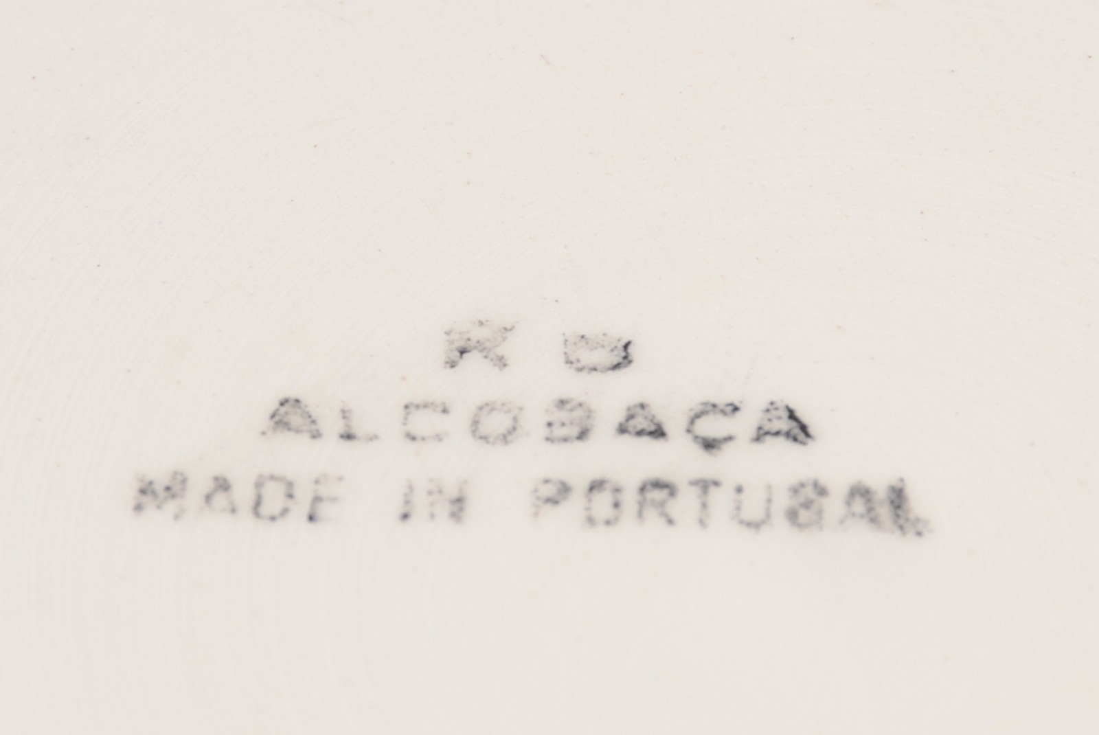 Bowl em faiança portuguesa decorado com folhas de parreira e cachos... - foto 3 de 5