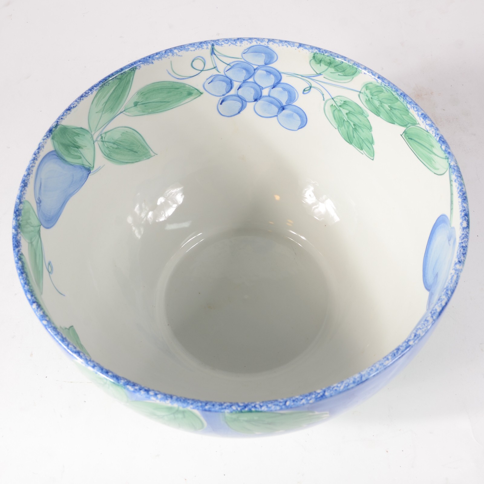 Bowl em faiança portuguesa decorado com folhas de parreira e cachos... - foto 5 de 5