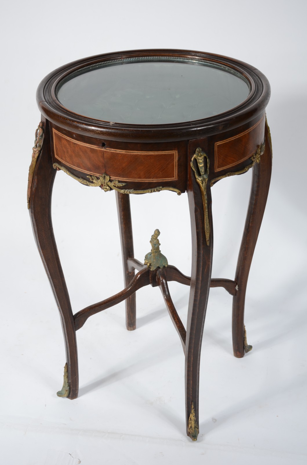 Mesa vitrine de madeira nobre, estilo frances, com aplicações de... - foto 1 de 8