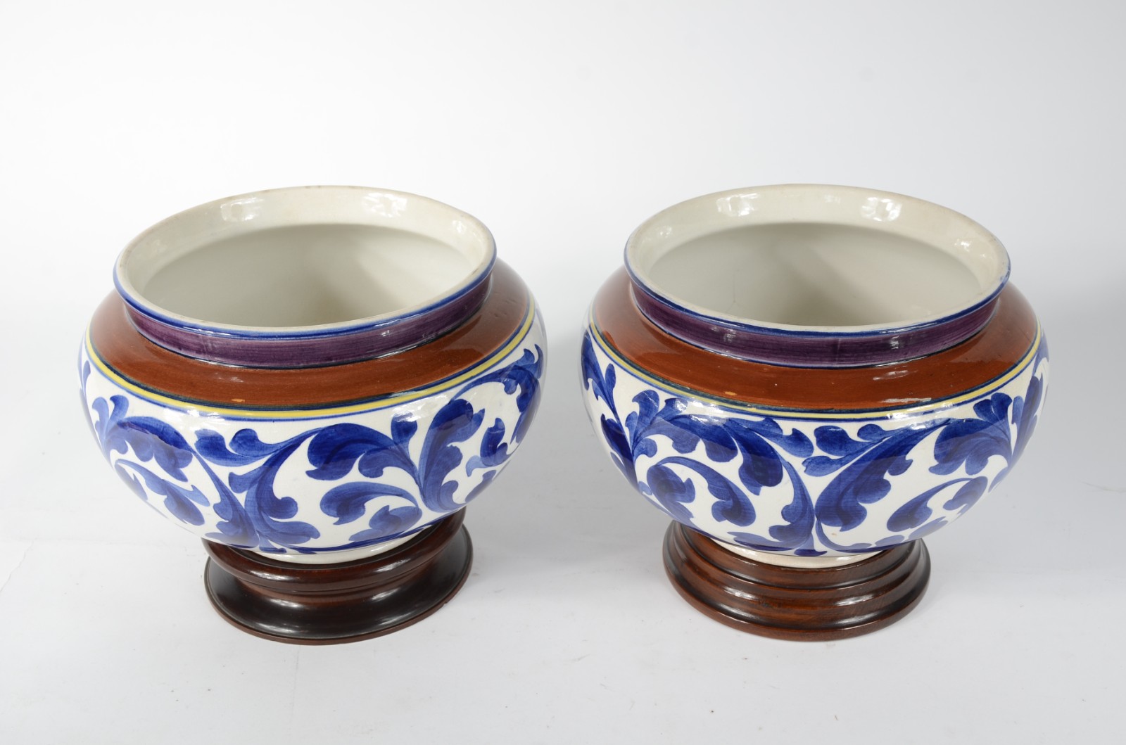 Par de cachepots de cerâmica decoração floral em tons de azul, bases... - foto 2 de 9