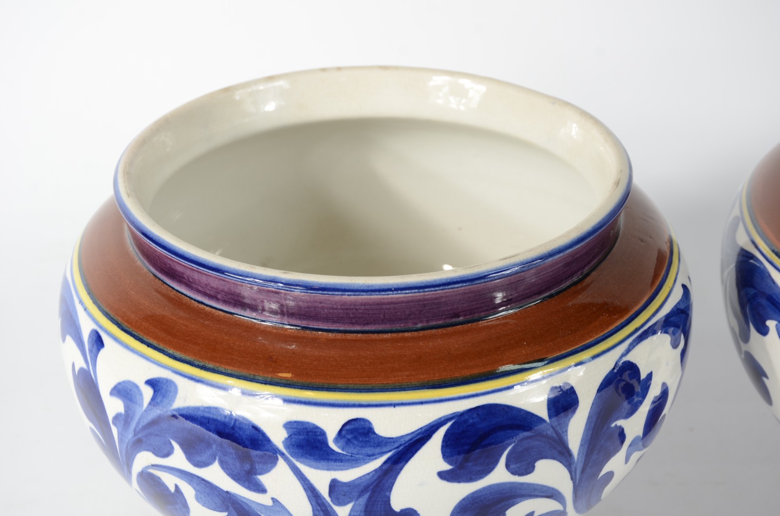 Par de cachepots de cerâmica decoração floral em tons de azul, bases... - foto 5 de 9