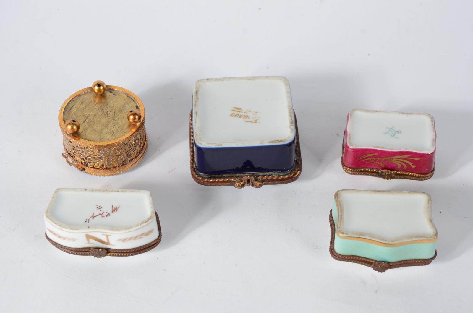 Cinco caixinhas porta jóias de porcelana de diversos modelos - foto 5 de 8