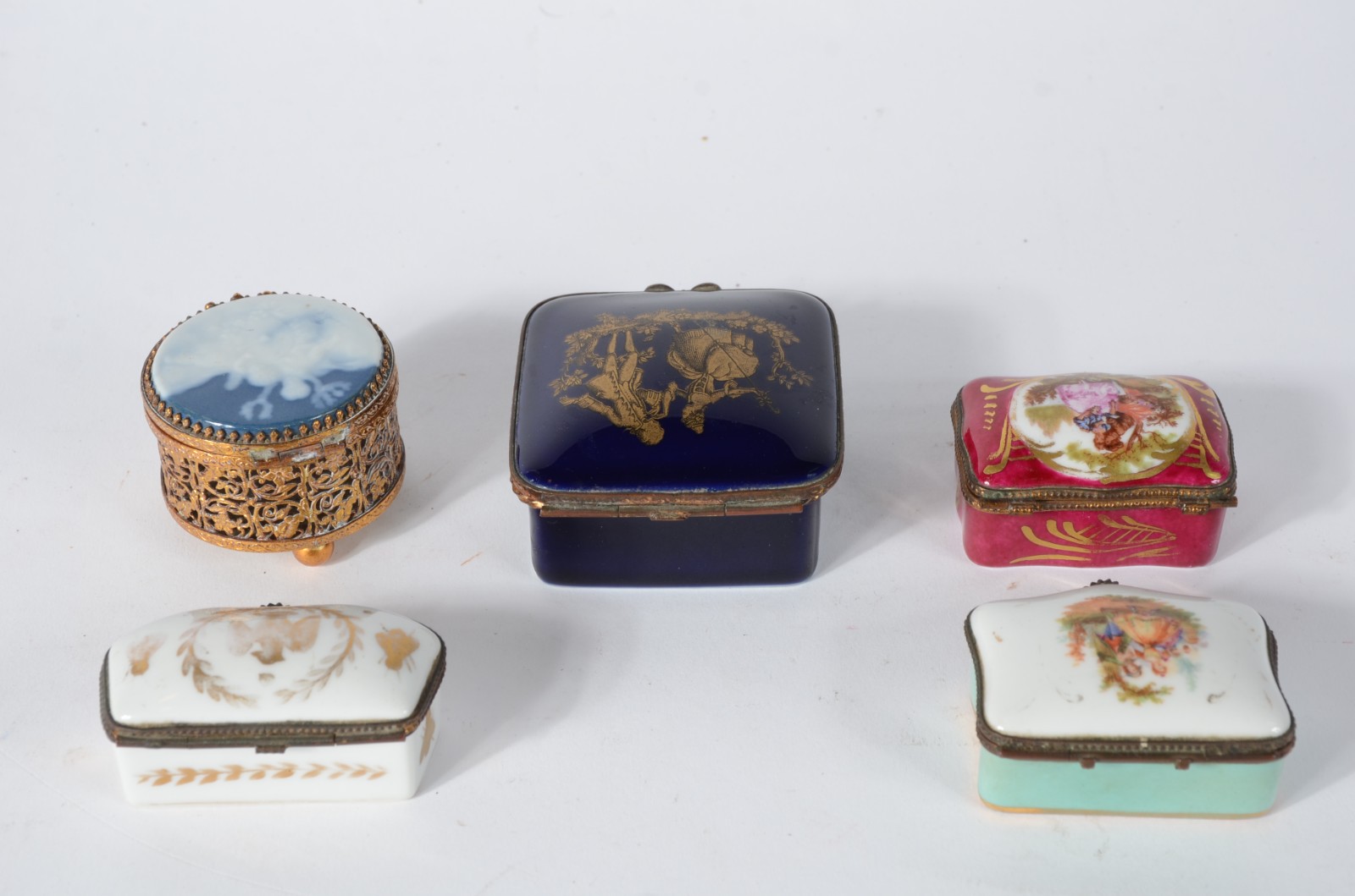 Cinco caixinhas porta jóias de porcelana de diversos modelos - foto 2 de 8