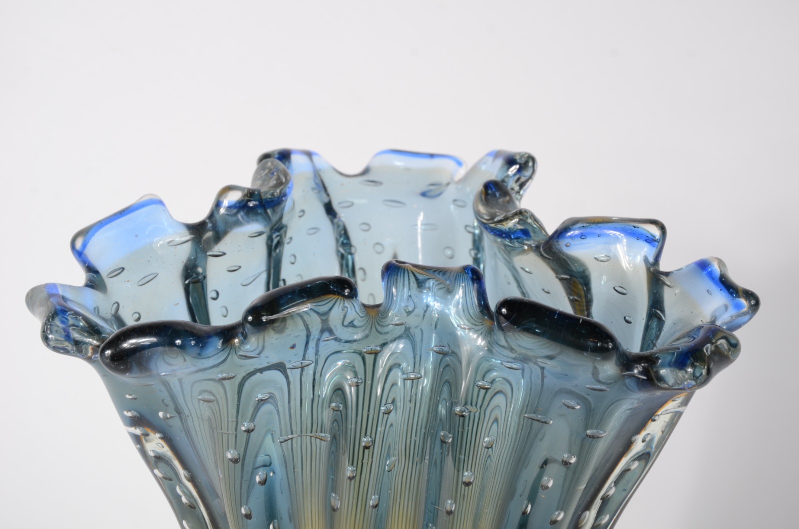 Vaso de murano italiano nas cores azul e amarelo, anos 1960. - foto 5 de 6