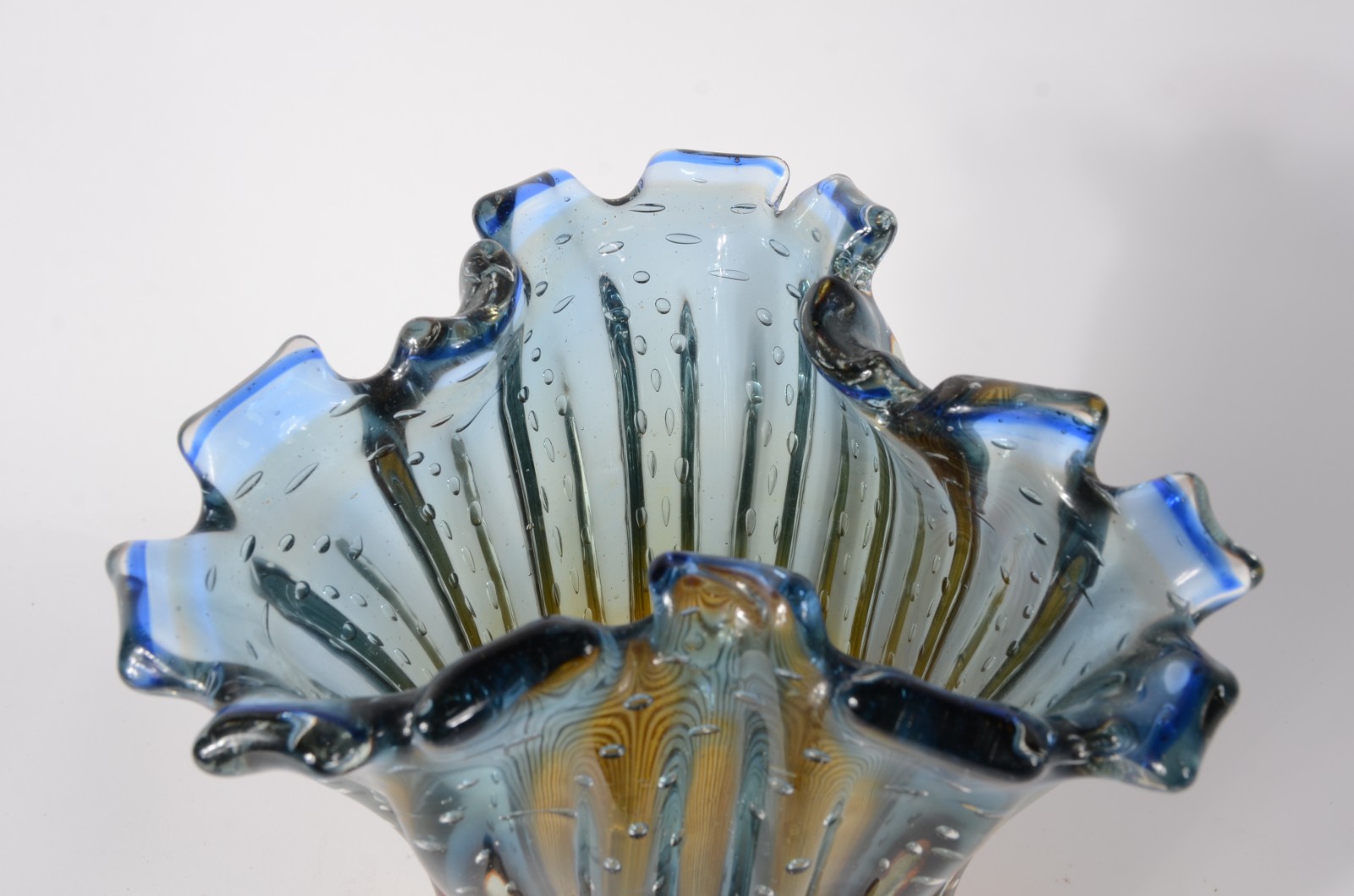 Vaso de murano italiano nas cores azul e amarelo, anos 1960. - foto 6 de 6