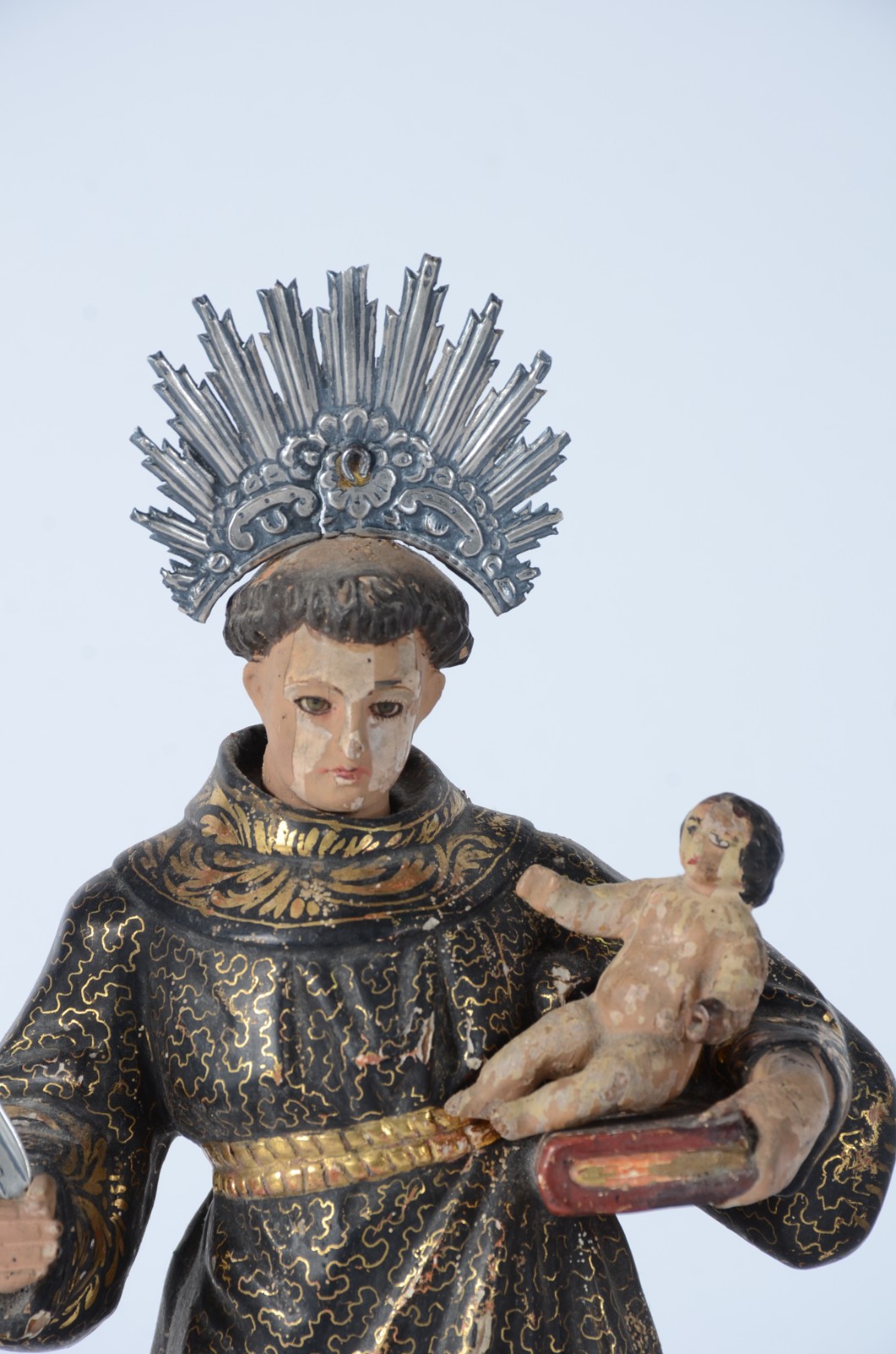 Antiga imagem de madeira policromada e dourada, cruz e resplendor de... - foto 5 de 8