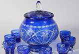 Poncheira de cristal doublé azul lapidada com 1... - Poncheira de cristal doublé azul lapidada com 10 canecas