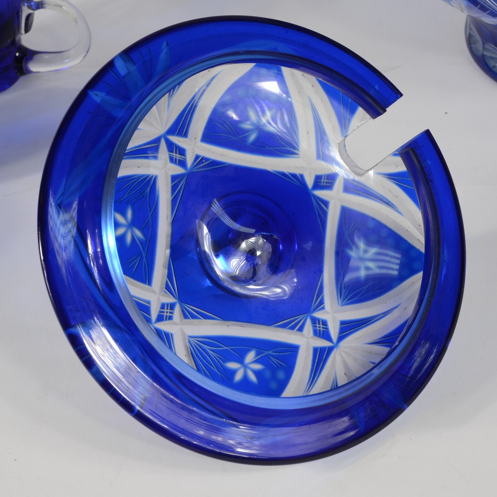 Poncheira de cristal doublé azul lapidada com 10 canecas - foto 8 de 8