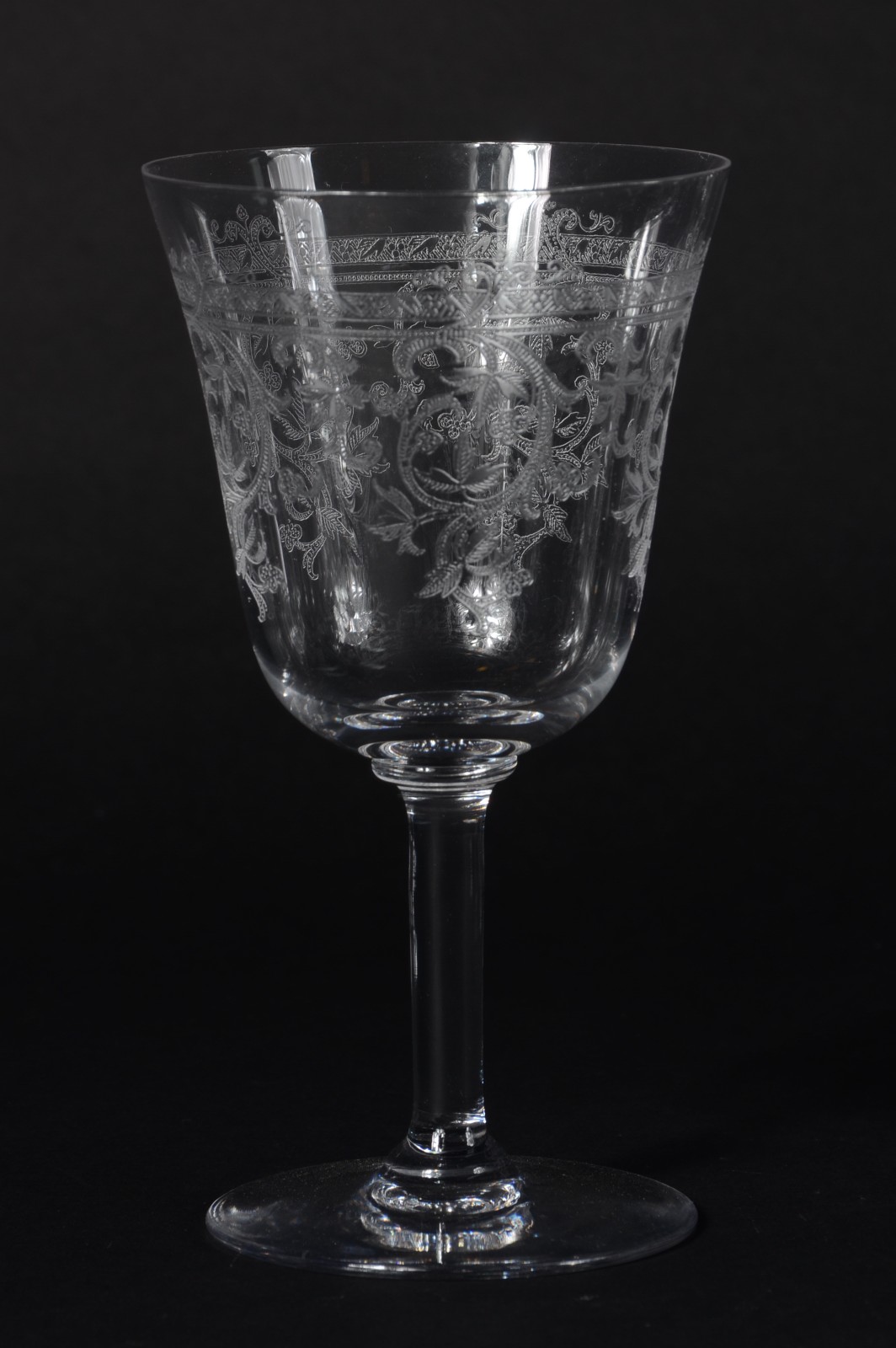 Conjunto com 12 taças para vinho de cristal europeu lapidado - foto 2 de 3
