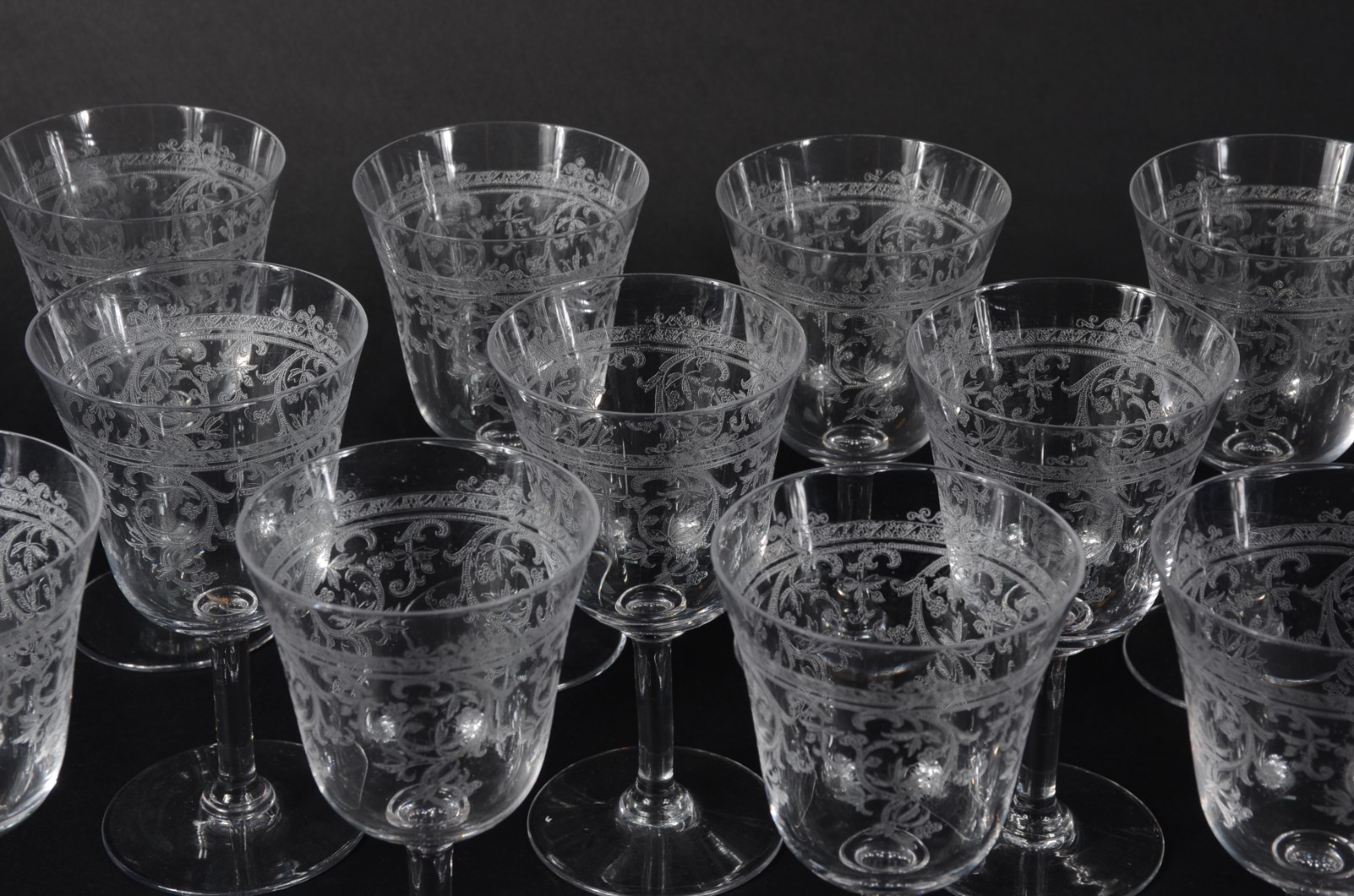 Conjunto com 12 taças para vinho de cristal europeu lapidado - foto 3 de 3