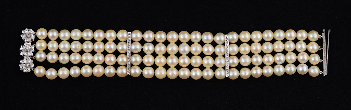 Pulseira de pérolas de 6 mm, ouro branco e 3 brilhantes. Peso total...