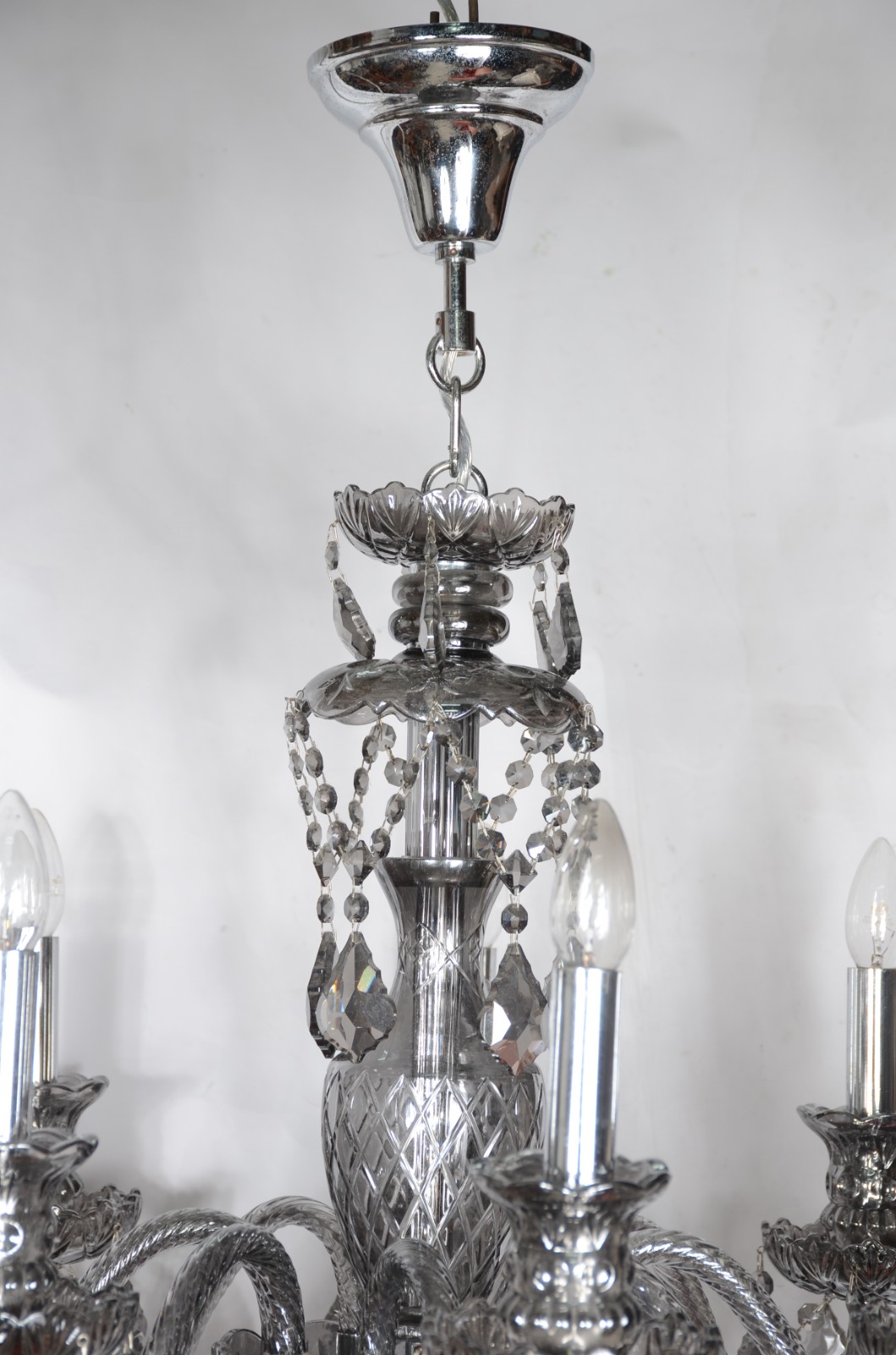 Lustre para 8 luzes de cristal fumê, pingentes e placas lapidadas. - foto 6 de 6