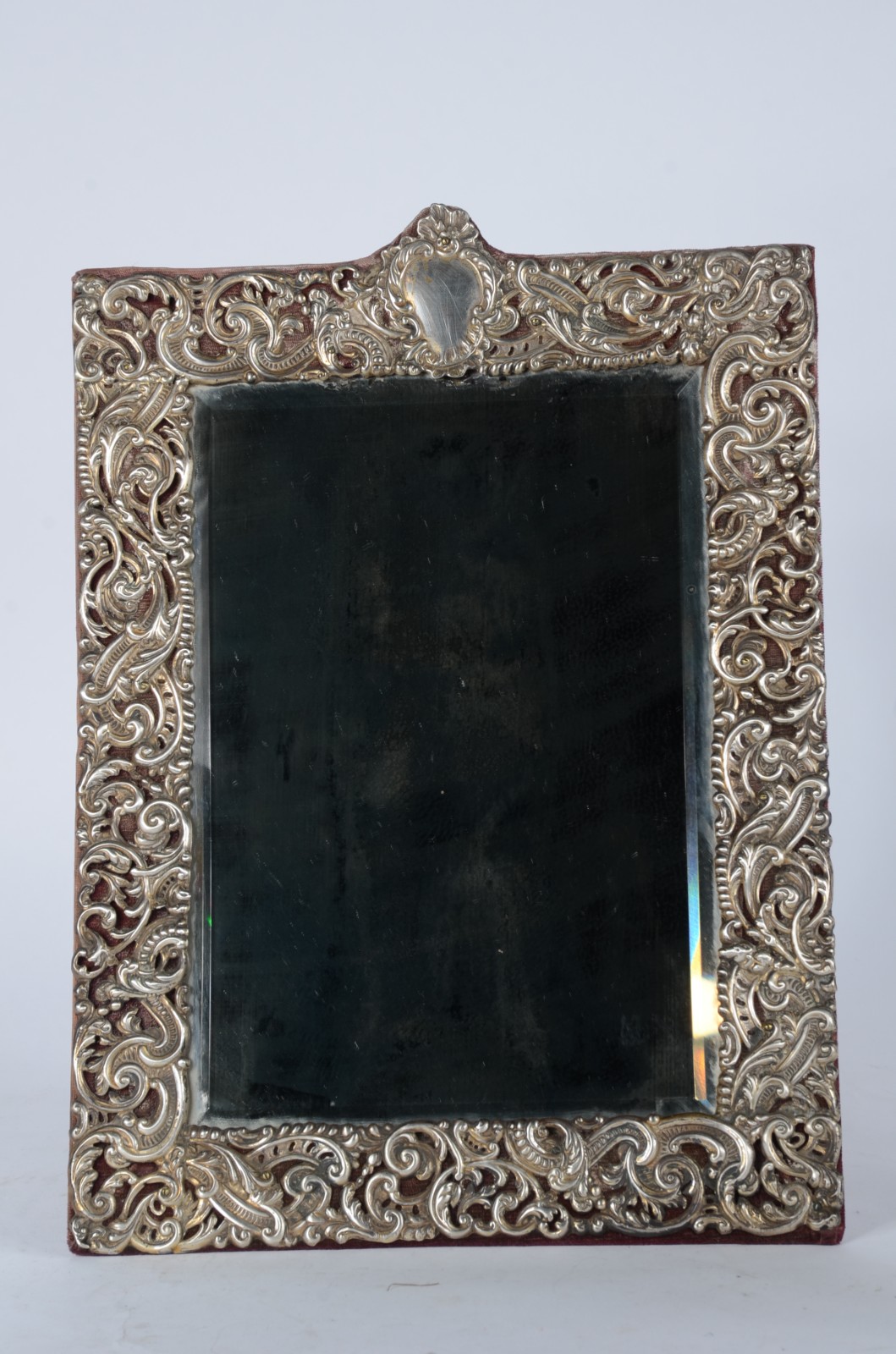 Espelho de mesa de cristal bisotado com moldura na forma de... - foto 2 de 3