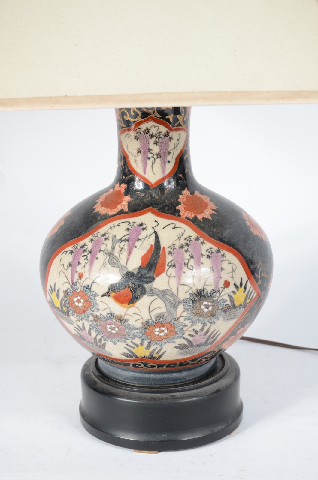 Abatjour de porcelana oriental decorada com pássaro e flores em... - foto 5 de 5