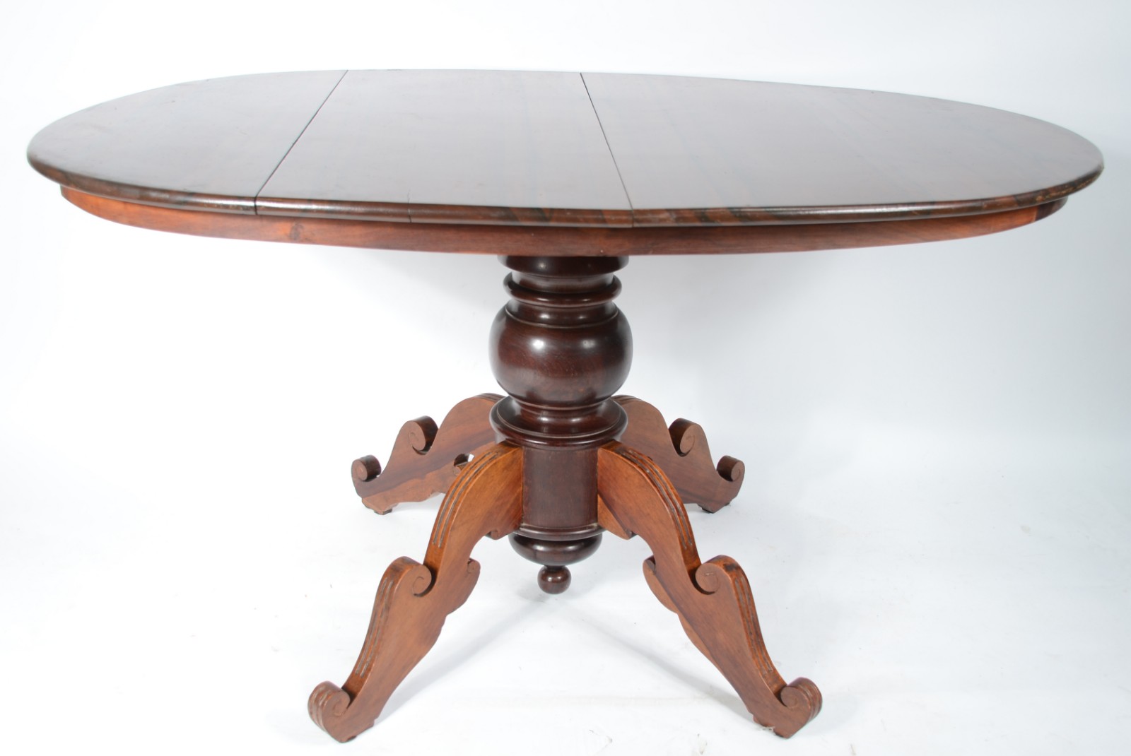 Mesa de jantar feitio oval de madeira nobre, apoio em coluna central... - foto 2 de 6