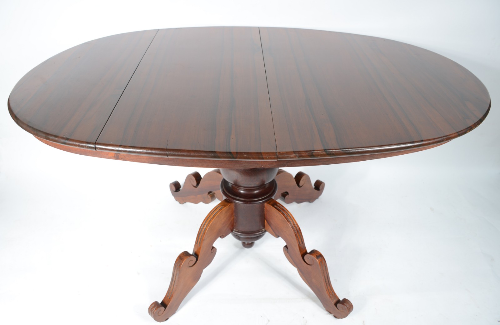 Mesa de jantar feitio oval de madeira nobre, apoio em coluna central... - foto 3 de 6