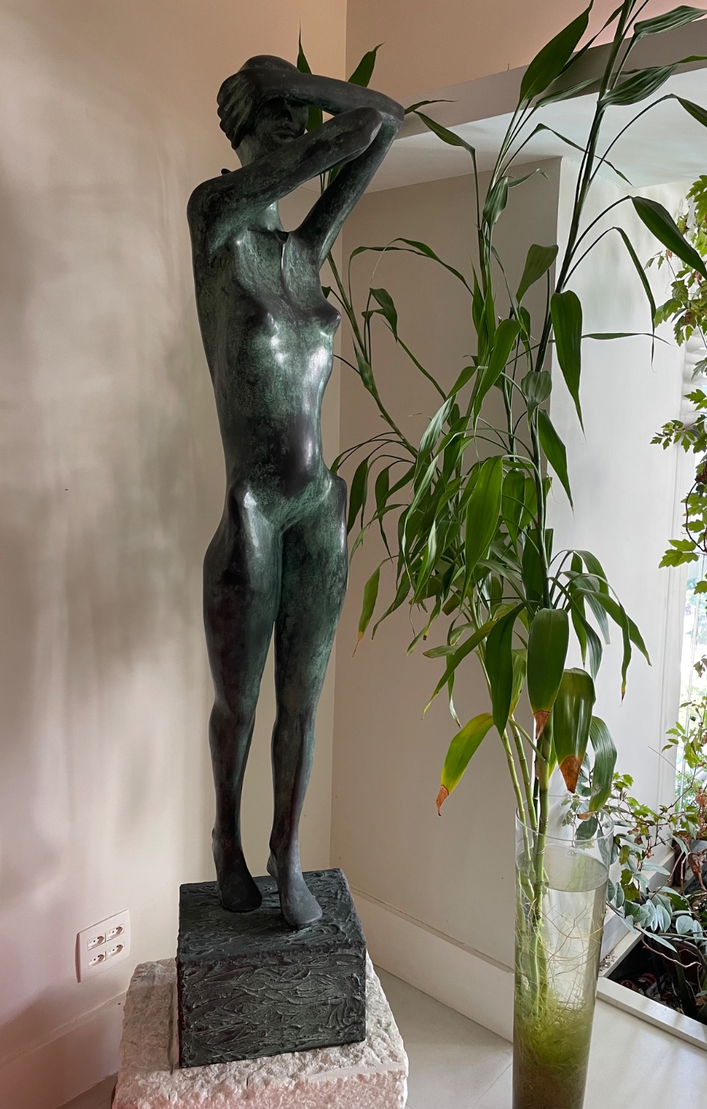 Oxana (1946), Figura feminina - foto 2 de 4