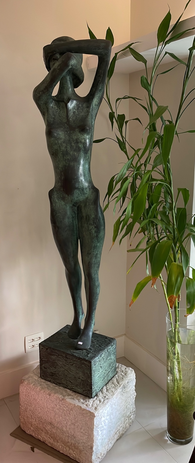 Oxana (1946), Figura feminina - foto 1 de 4