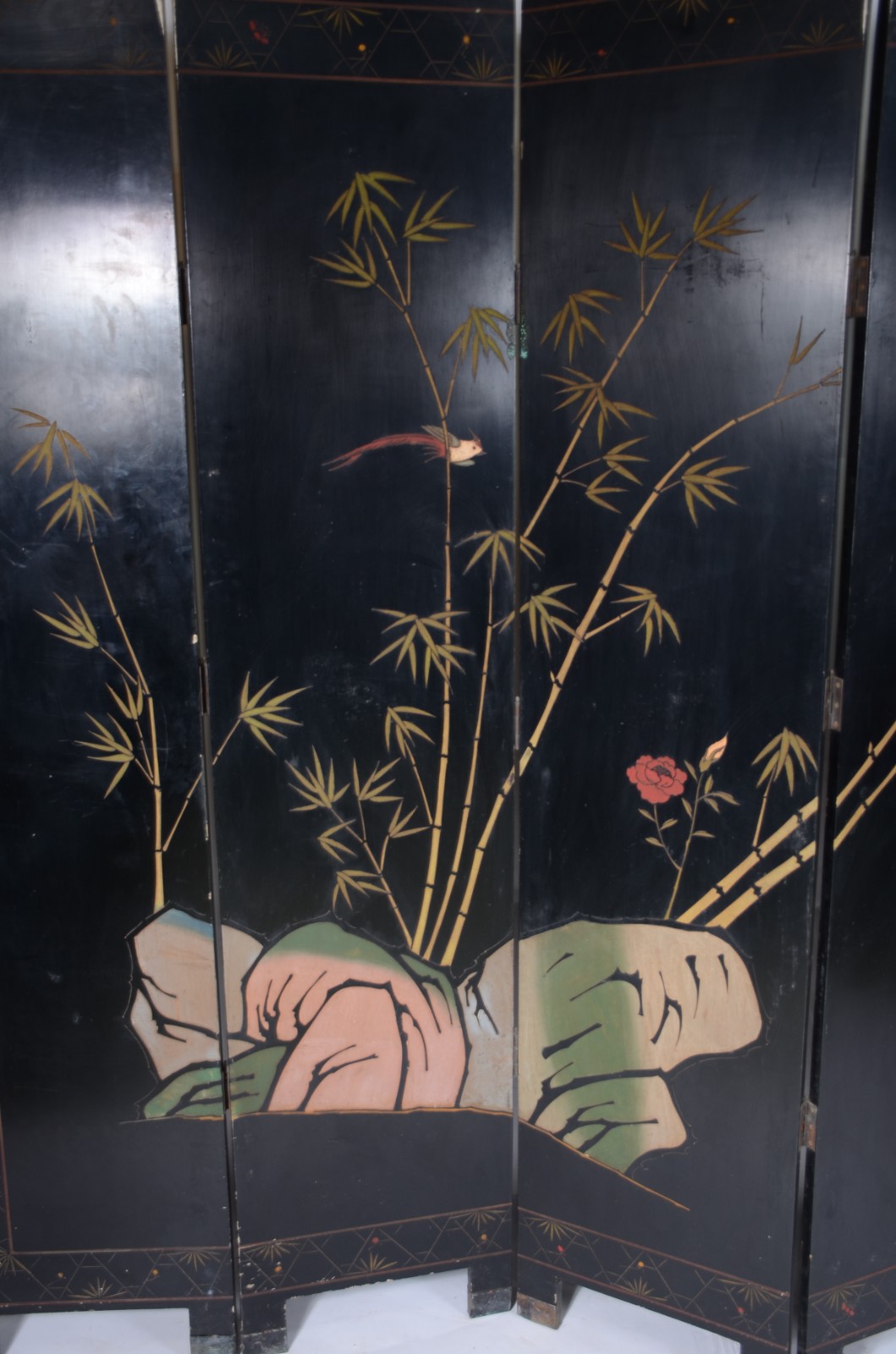 Biombo chinês de 6 folhas em madeira laqueada de preto, decorado com... - foto 3 de 7