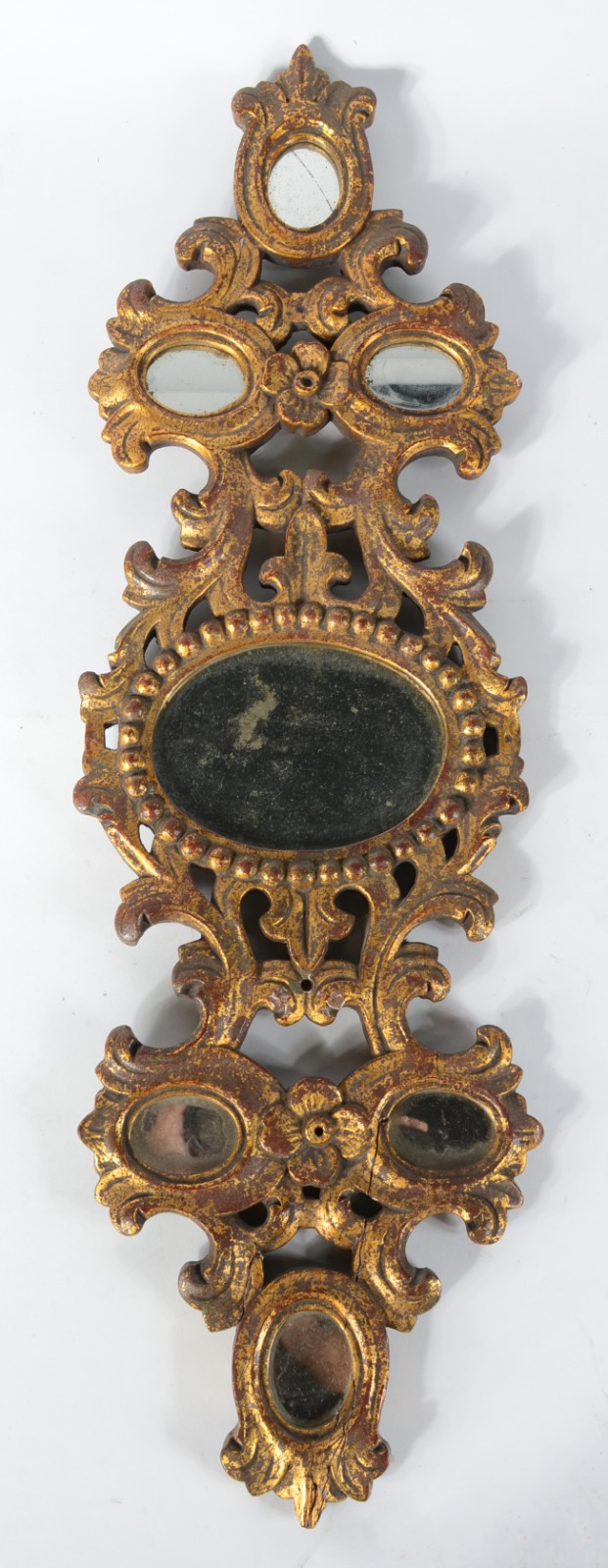 Espelho decorativo com moldura de madeira recortada e dourada... - foto 1 de 9
