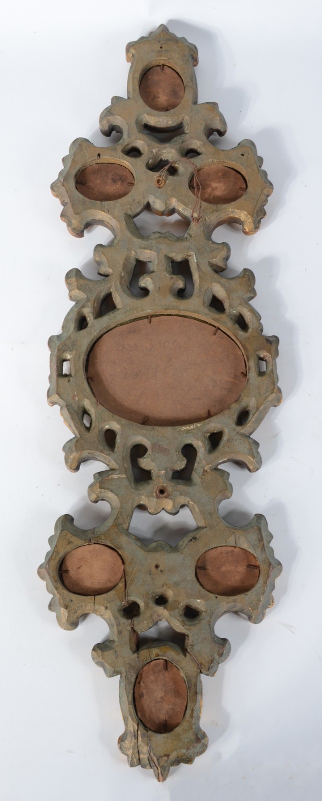 Espelho decorativo com moldura de madeira recortada e dourada... - foto 2 de 9