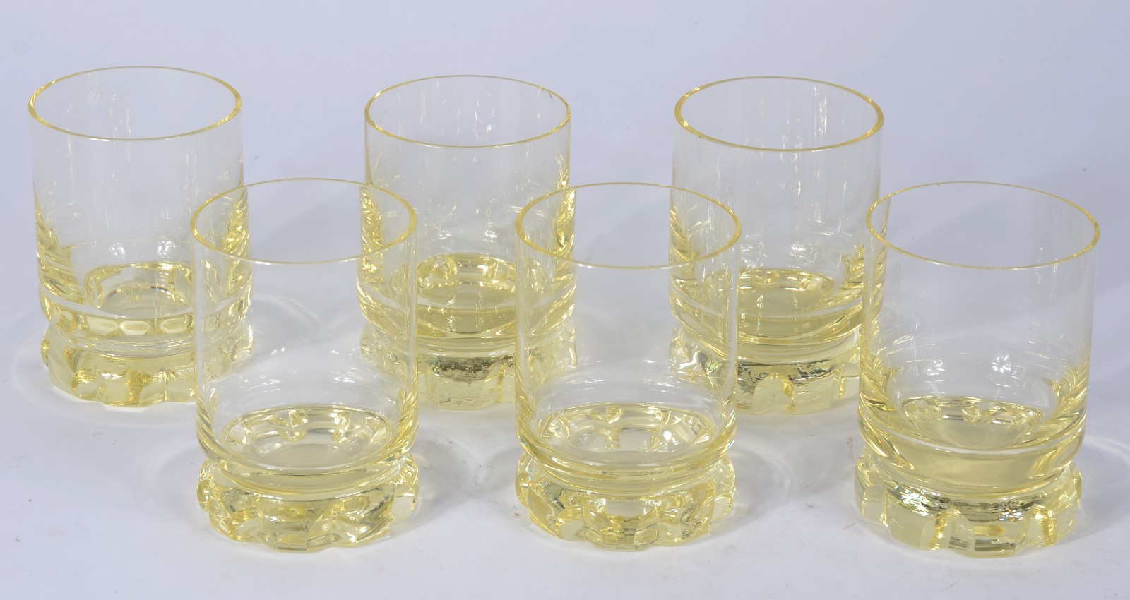 Conjunto com 6 copos para whisky de cristal na cor amarela - foto 1 de 3
