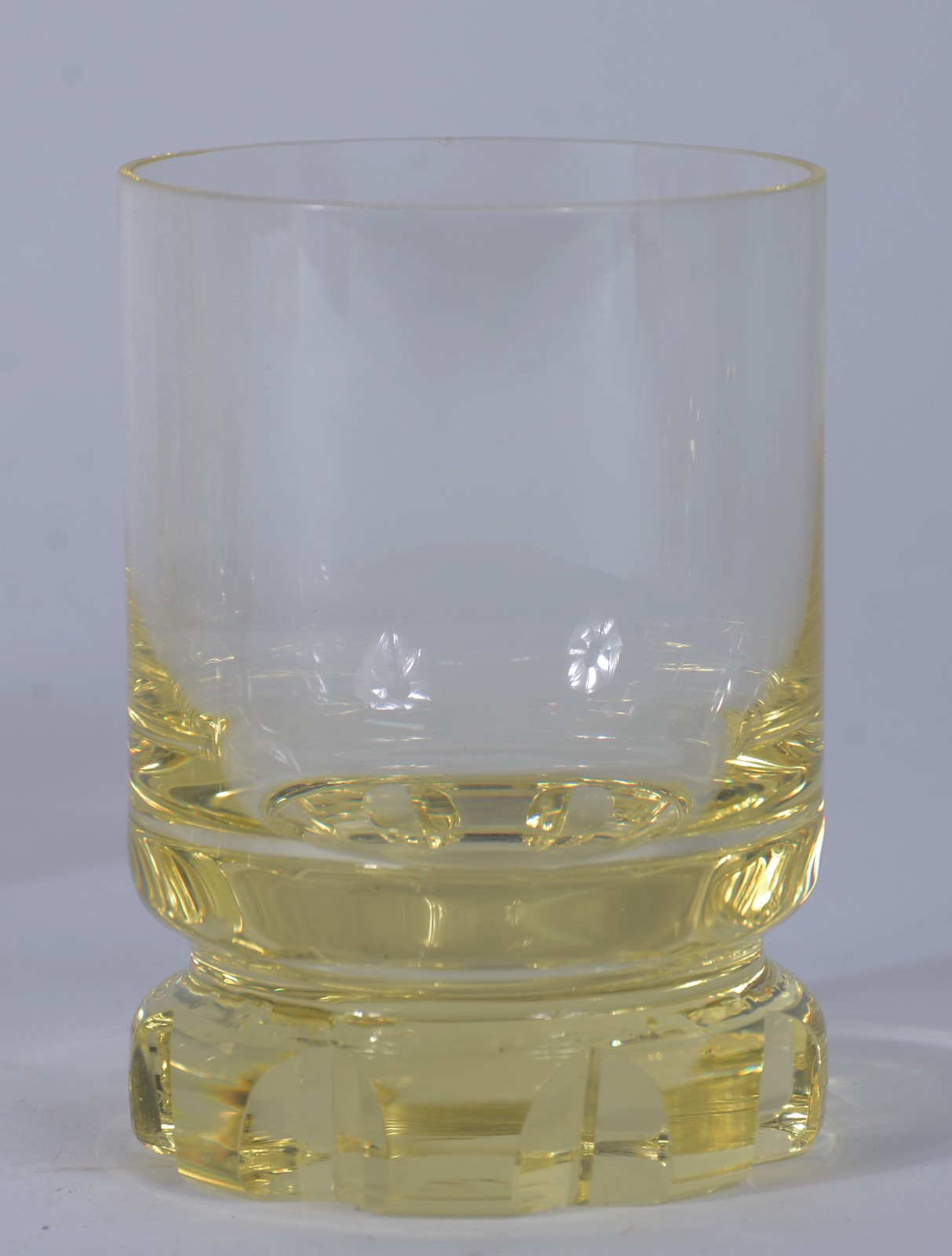 Conjunto com 6 copos para whisky de cristal na cor amarela - foto 2 de 3