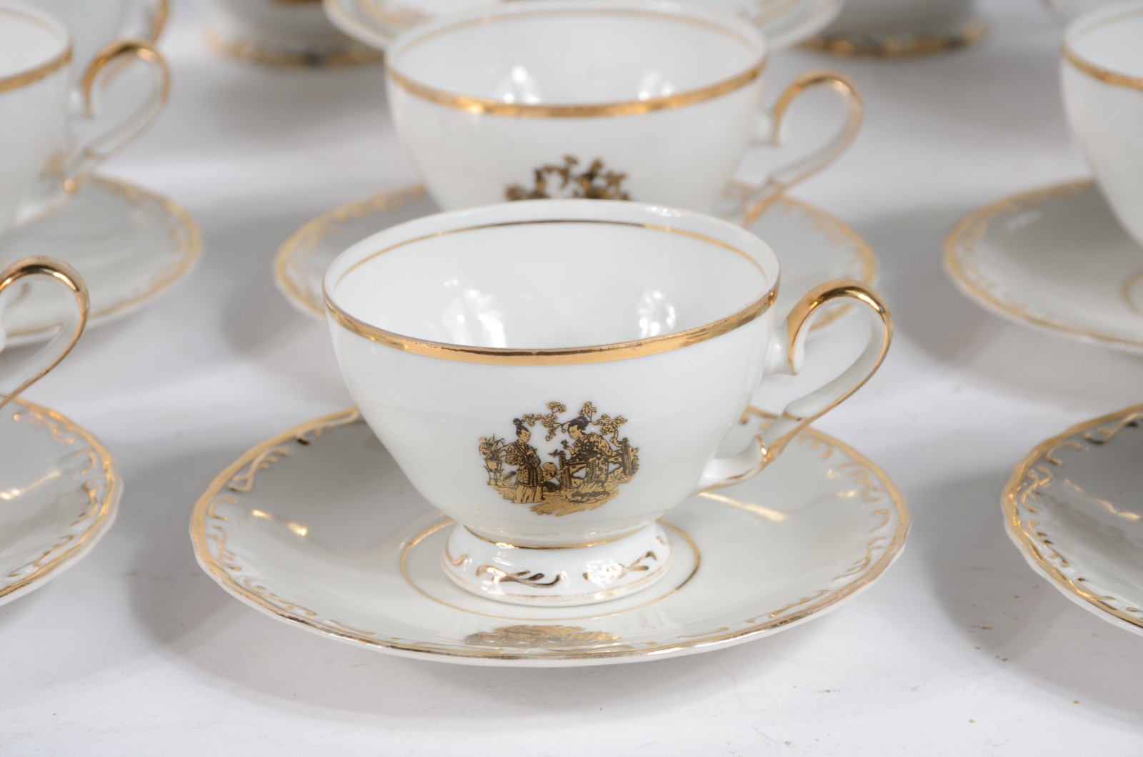 Conjunto para chá de porcelana Real branca, decorada ao gosto... - foto 3 de 10
