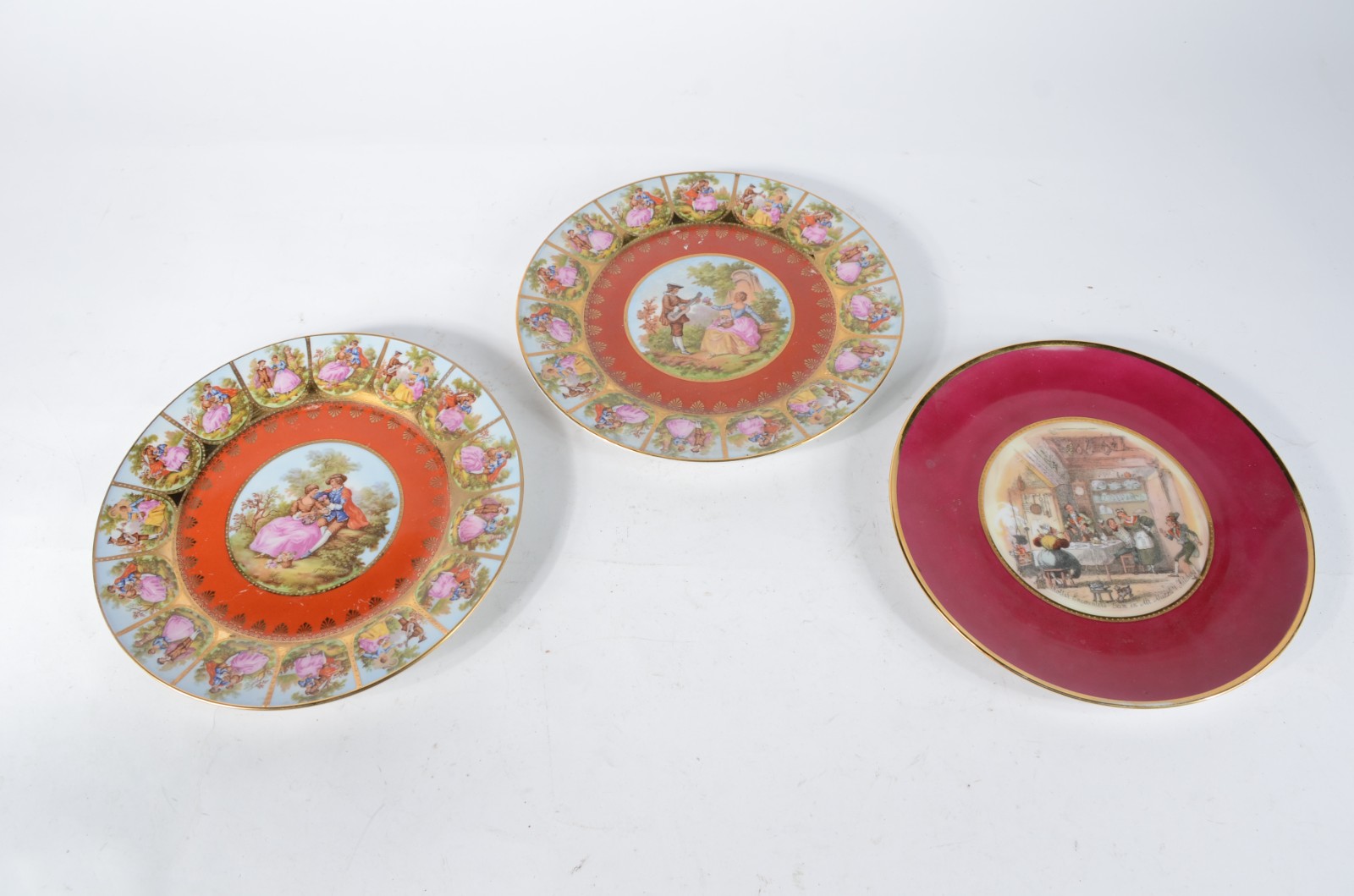 Tres pratos decorativos de porcelana da Bavaria, sendo um par com... - foto 1 de 7