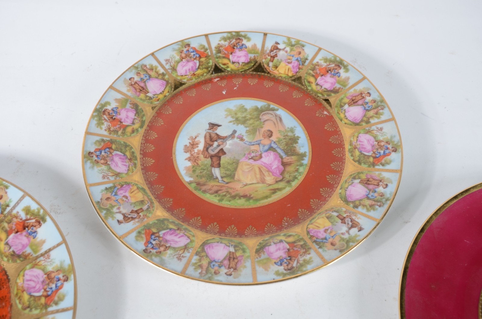 Tres pratos decorativos de porcelana da Bavaria, sendo um par com... - foto 2 de 7