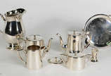 Baixela de metal, sendo bule café , açucareiro ... - Baixela de metal, sendo bule café , açucareiro , bule de leite ,  bule de chá, mantegueira ( sem o recipiente ) , jarra, paliteiro e salva . Tot...