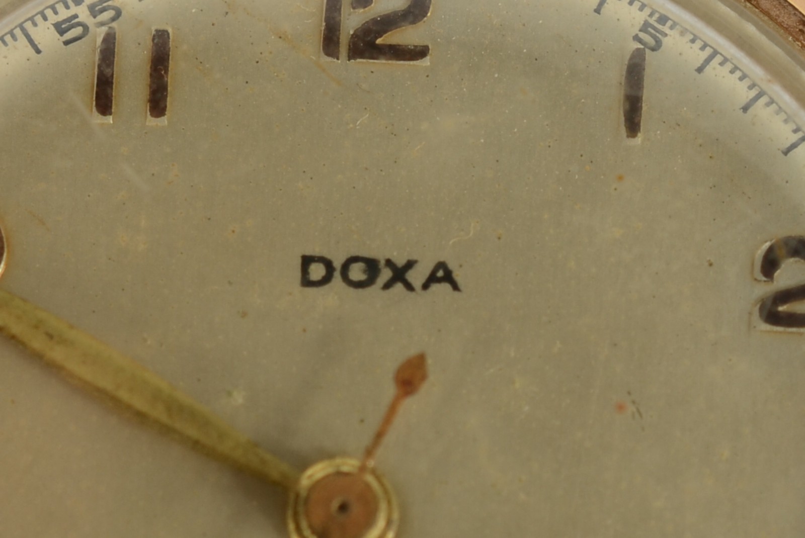 Tres relógios diversos, sendo: dois de pulso das marcas Doxa... - foto 6 de 11