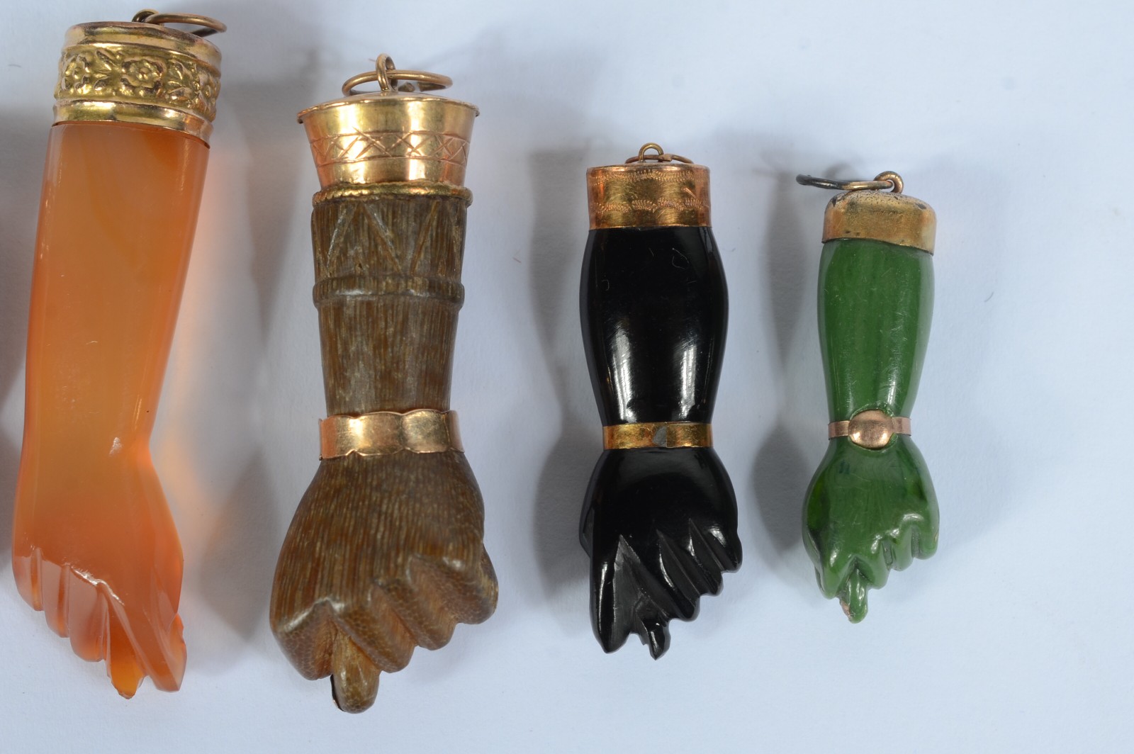 Coleção com 6 figas com detalhes em ouro baixo, ditas "jóias de... - foto 4 de 8