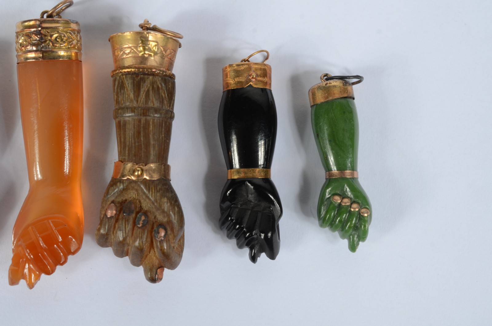 Coleção com 6 figas com detalhes em ouro baixo, ditas "jóias de... - foto 5 de 8
