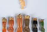 Coleção com 6 figas com detalhes em ouro baixo,... - Coleção com 6 figas com detalhes em ouro baixo, ditas "jóias de crioula", e um pequeno pingente com figura masculina. Total 7 peças. Medida da m...