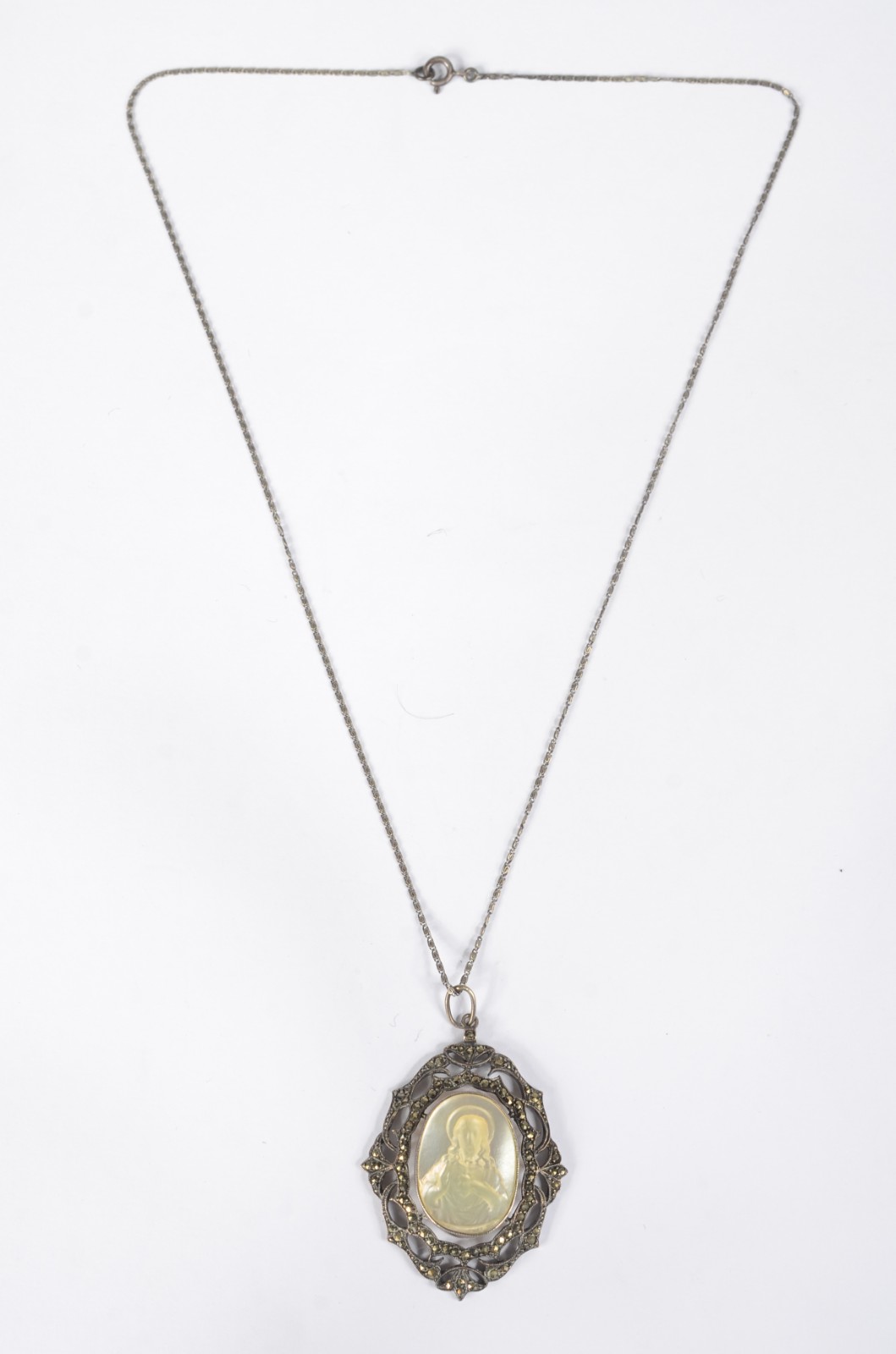 Broche de prata com marcassita representando Sagrado Coração. Peso... - foto 2 de 8