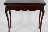 Mesa console de madeira nobre, tampo dobrável, ... - Mesa console de madeira nobre, tampo dobrável, gavetas laterais, estilo Chipendale. ( tampo  aberto 86 cm - pequenos lascados na parte posterior...